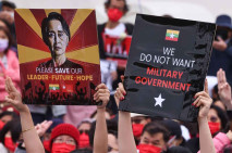 Warga Myanmar Gelar...