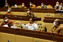 Rapat Kerja Komisi II...