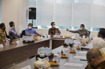 Bahas Kerjasama, John...