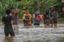 Banjir 1,5 Meter Rendam...