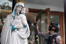 Sterilisasi Gereja Jelang...