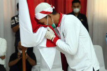 Cium Bendera Merah Putih,...