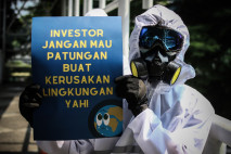 Aksi Damai Protes Bisnis...