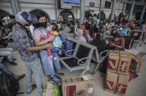 Lonjakan Penumpang di...