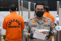 Ditetapkan Tersangka,...