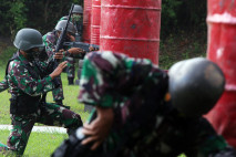 Marinir Pertajam Kemampuan...
