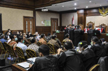 Sidang Dakwaan 13 Tersangka...