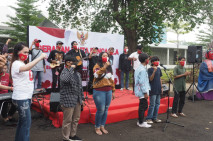 Bersama Pengamen Jalanan,...