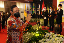 Mahfud MD Hadiri Pelantikan...
