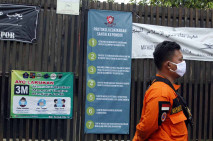 65 Santri dan Pengurus...