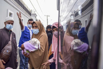 Imigran Rohingya Direlokasi...