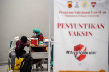 Vaksinasi Covid-19 Bagi...