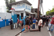 Potret Antrean Warga...