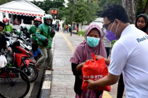 Bank BTN Bagikan Sembako...