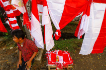 Pedagang Bendera Merah...