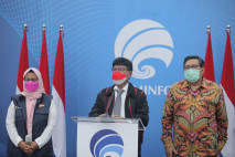 Menkominfo Serahkan...