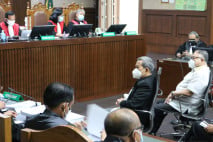 Sidang Perdana Mantan...