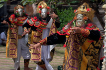 Upacara Wisuda Bumi...