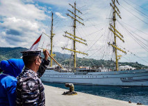 KRI Bima Suci Bertolak...