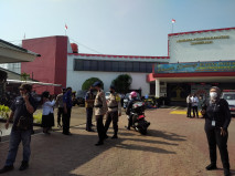 Puluhan Polisi Jaga...
