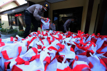 Penyaluran Paket Bansos...