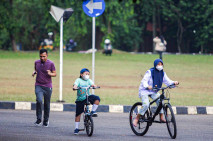 Warga Manfaatkan Area...