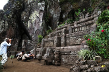 Megahnya Candi Kendalisada,...