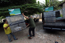 Merakit Botol Bekas...