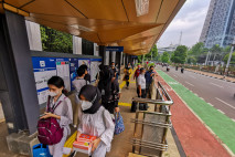 Wajah Baru Halte TransJakarta...