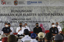 Ketua Komisioner OJK...