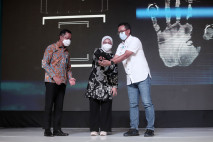 Menaker Ida Fauziah...