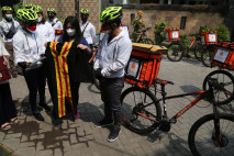 Bikin Kejutan, Rektor...