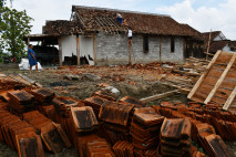 Ratusan Rumah Warga...