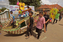 Kemeriahan Perayaan...