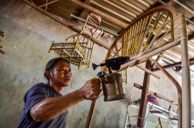 Perajin Rotan Maluku...