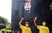 Sahabat Airlangga Minta...