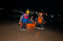 Banjir Setinggi 1,5...