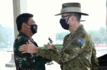 Panglima TNI Terima...