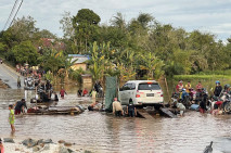 Banjir Masih Merendam...