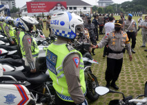 Polda Jateng Gelar Apel...