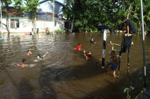 Hampir Empat Pekan Banjir...