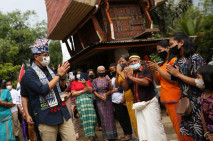 Bangkitkan Ekonomi Sandiaga...