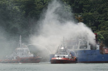 Bermuatan Pupuk, Kapal...