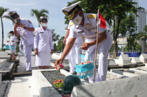 Ziarah ke Makam Pahlawan...