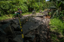 Jalan Longsor di Lebak...