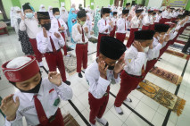 Siswa Madrasah Gelar...