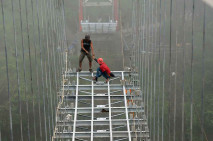 Pembangunan Jembatan...