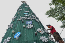 Unik, Pohon Natal di...