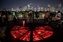 Skywalk Senayan Park...