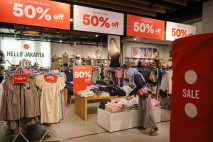Berburu Diskon Akhir...